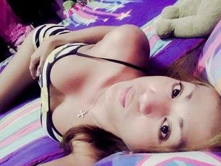 BarbieWildxx - I play volleyball and chess..watching movies 